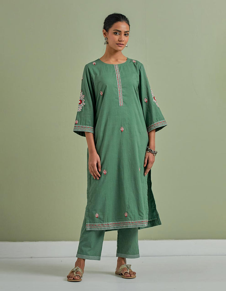 Green embroidered cotton kurta with pants - Set of 2