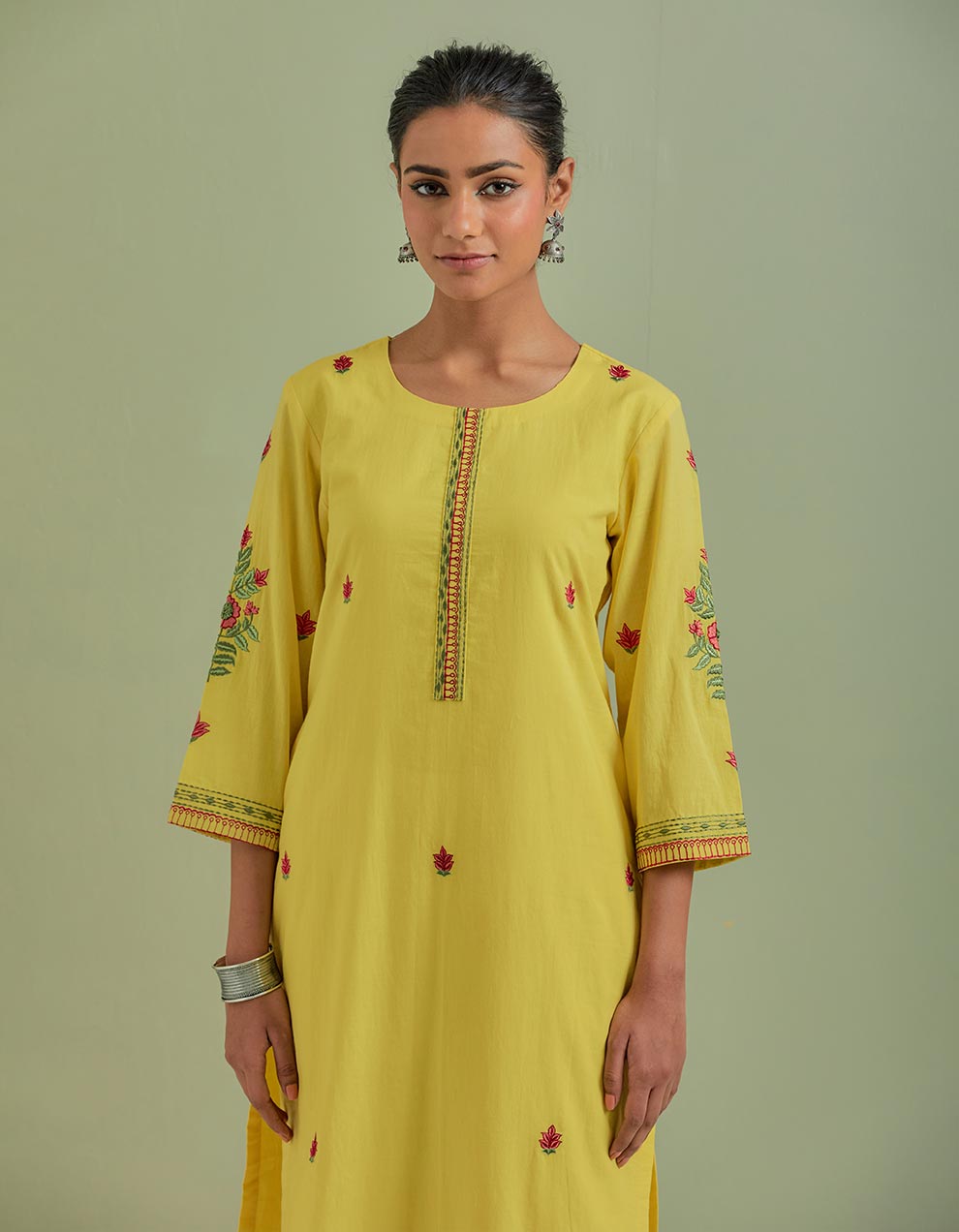 Yellow embroidered cotton kurta with pants - Set of 2