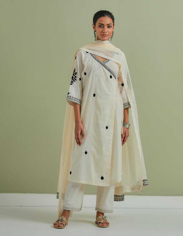 Off-white embroidered cotton kurta with pants and cotton dupatta - Set of 3