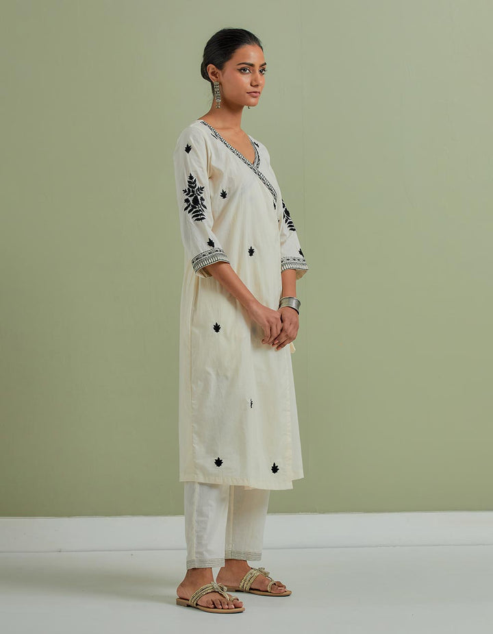 Off-white embroidered cotton kurta