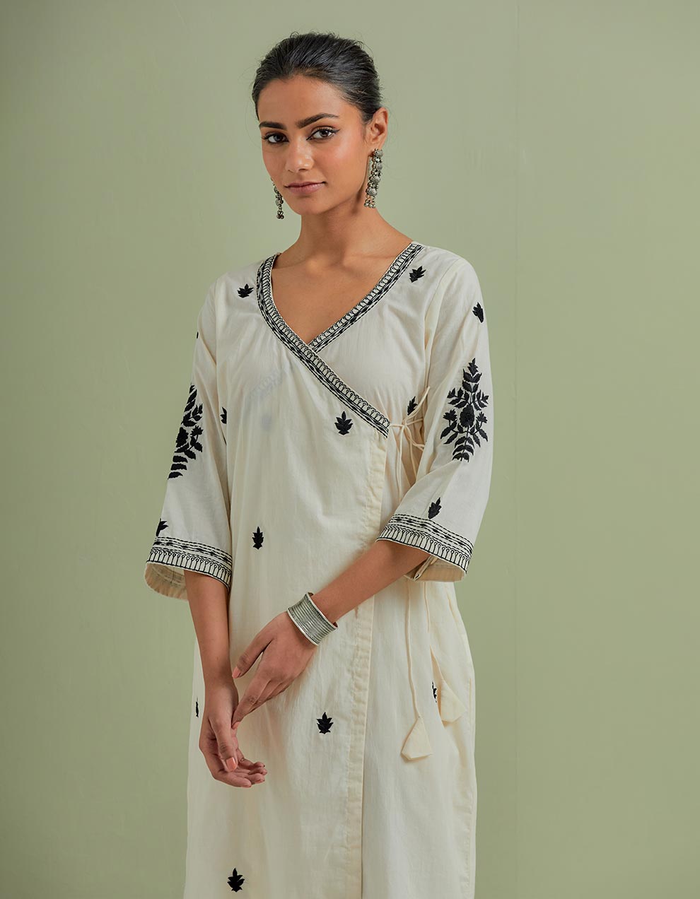 Off-white embroidered cotton kurta with pants and cotton dupatta - Set of 3