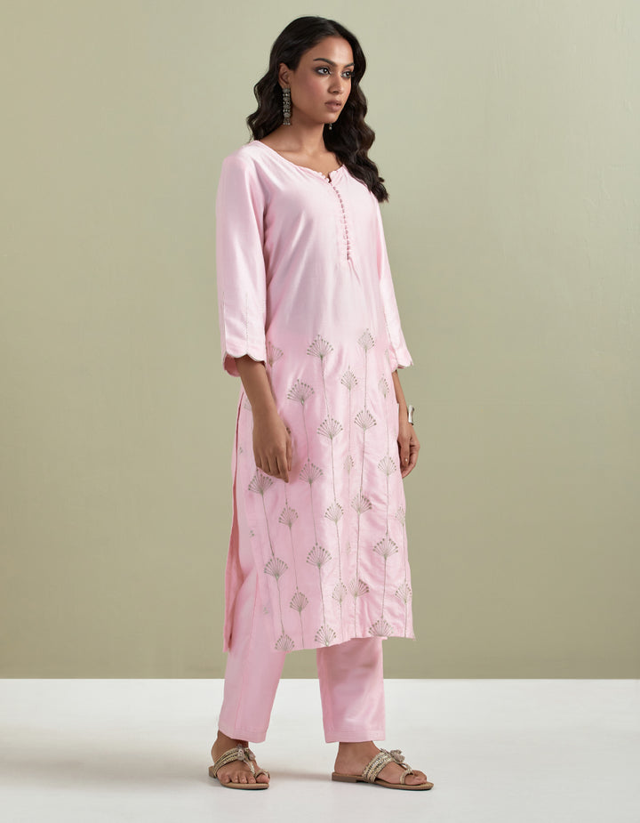 Pink embroidered chanderi silk kurta with pants and cotton dupatta- Set of 3