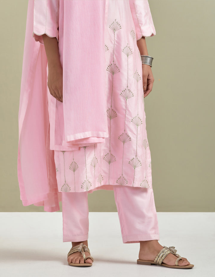 Pink embroidered chanderi silk kurta with pants and cotton dupatta- Set of 3