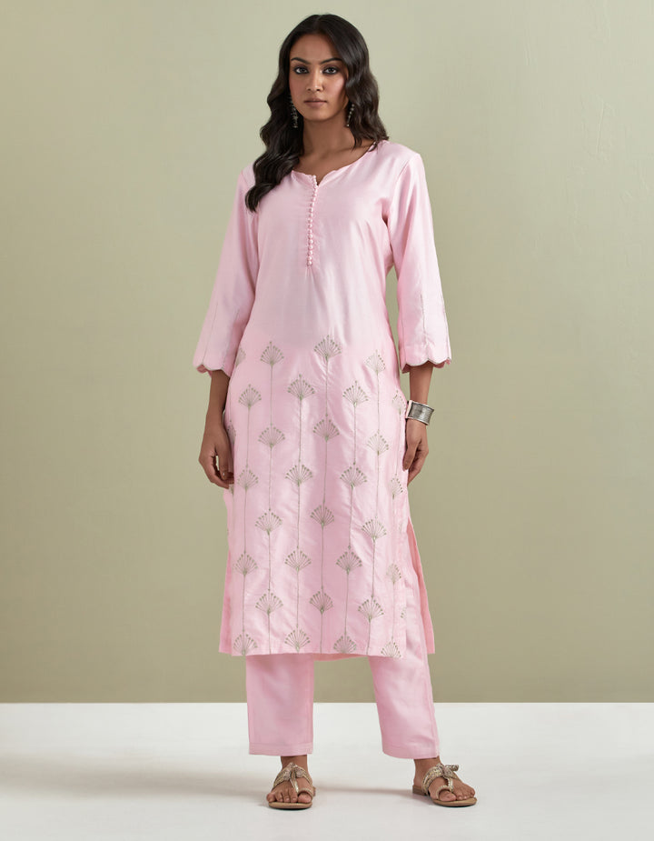 Pink embroidered chanderi silk kurta with pants and cotton dupatta- Set of 3