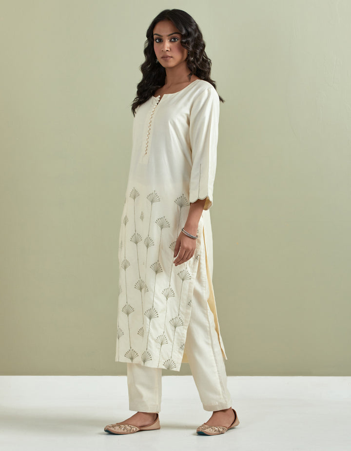 Off-white embroidered chanderi silk kurta with pants and cotton dupatta- Set of 3