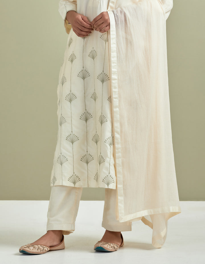 Off-white embroidered chanderi silk kurta with pants and cotton dupatta- Set of 3