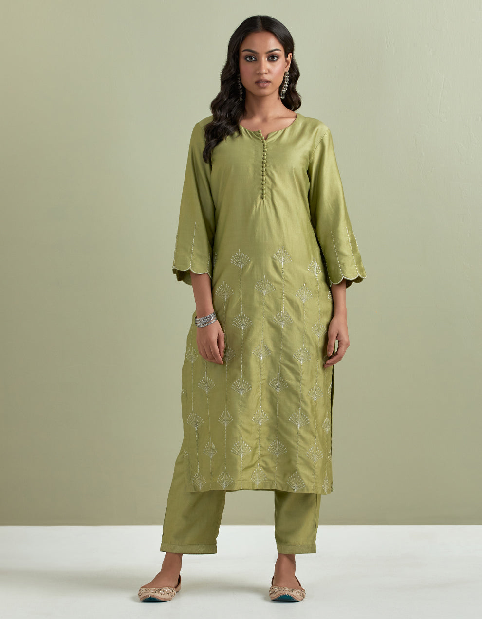 Green embroidered chanderi silk kurta with pants and cotton dupatta- Set of 3