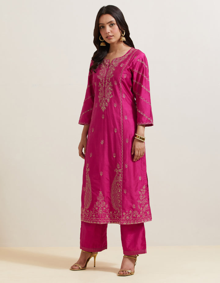 Pink embroidered chanderi silk kurta with pants and shimmer organza dupatta- Set of 3