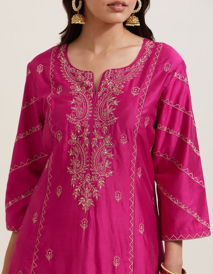 Pink embroidered chanderi silk kurta with pants and shimmer organza dupatta- Set of 3