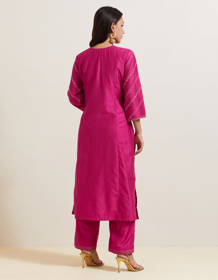 Pink embroidered chanderi silk kurta with pants and shimmer organza dupatta- Set of 3