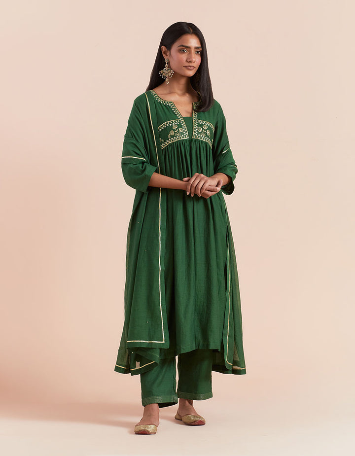 Green embroidered soft chanderi kurta with pants and dupatta- Set of 3