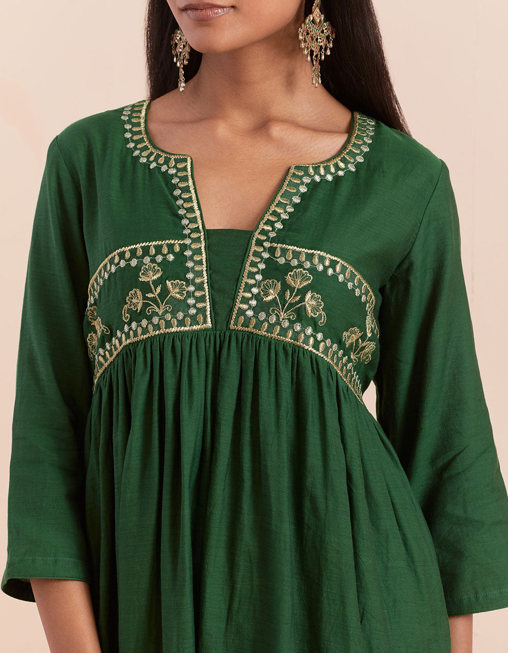 Green embroidered soft chanderi kurta with pants and dupatta- Set of 3