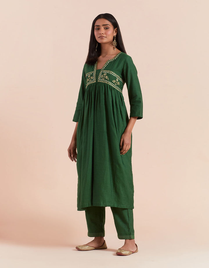 Green embroidered soft chanderi kurta with pants and dupatta- Set of 3