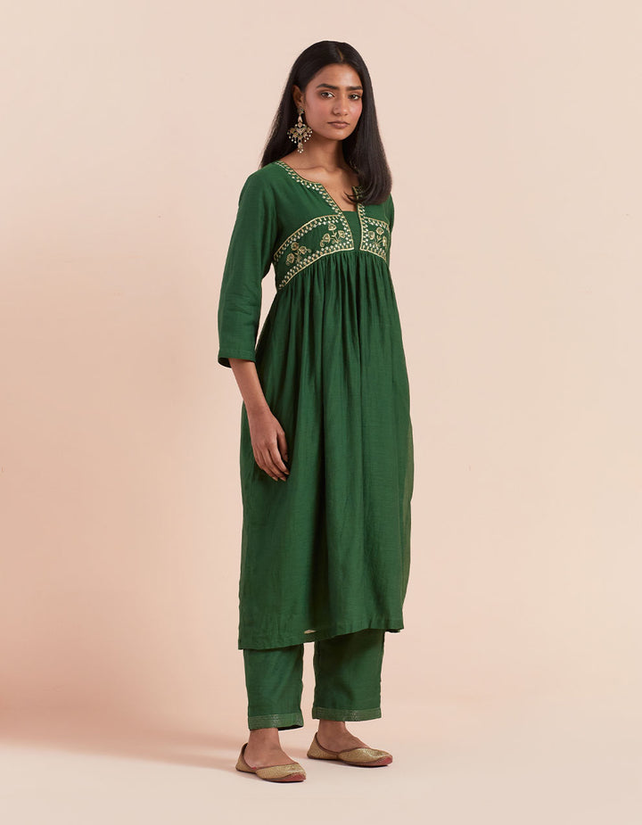 Green embroidered soft chanderi kurta with pants and dupatta- Set of 3