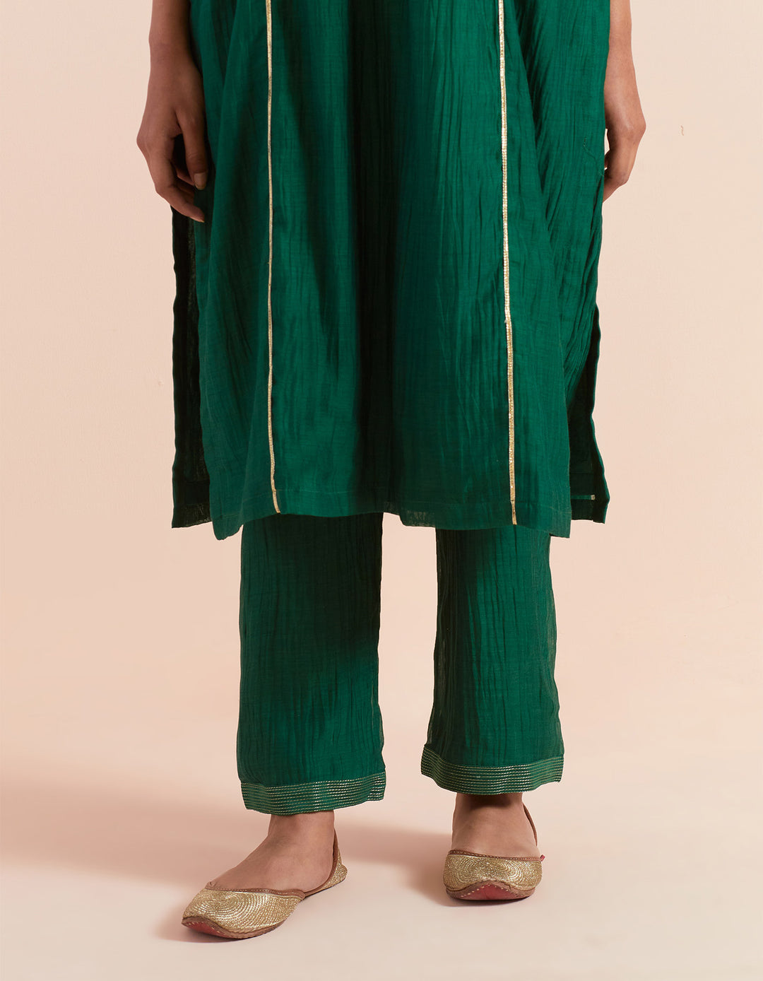 Green embroidered chanderi silk kurta with pants and dupatta- Set of 3