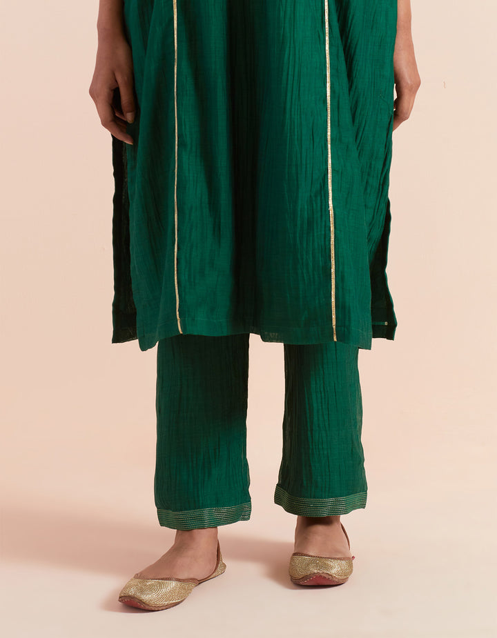 Green embroidered chanderi silk kurta with pants - Set of 2