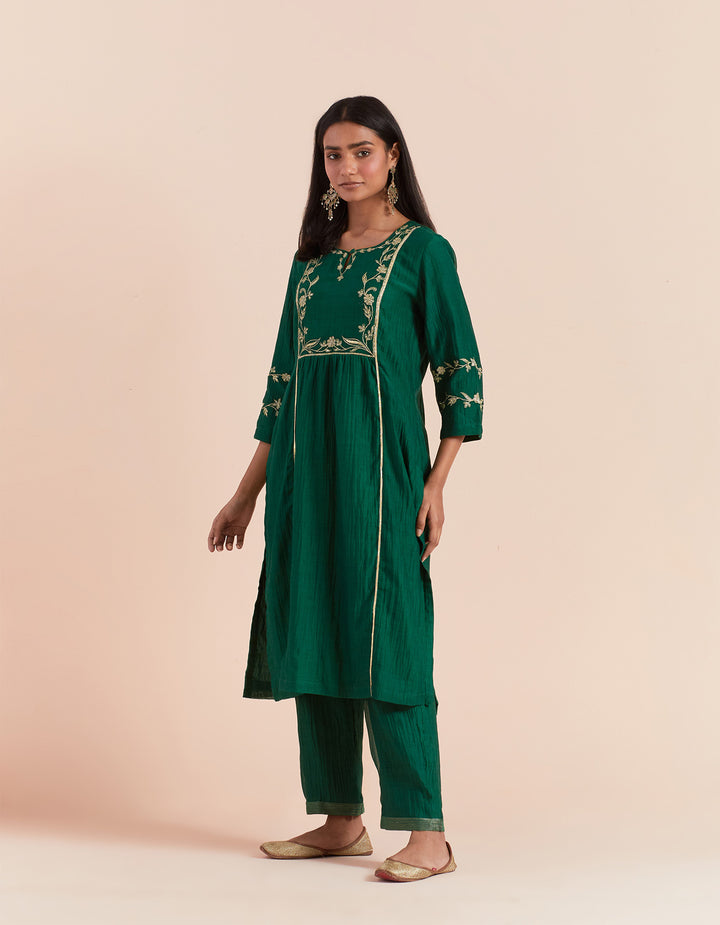 Green embroidered chanderi silk kurta with pants and dupatta- Set of 3