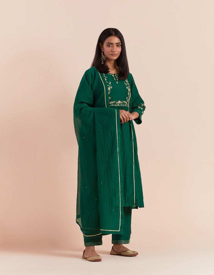 Green embroidered chanderi silk kurta with pants and dupatta- Set of 3