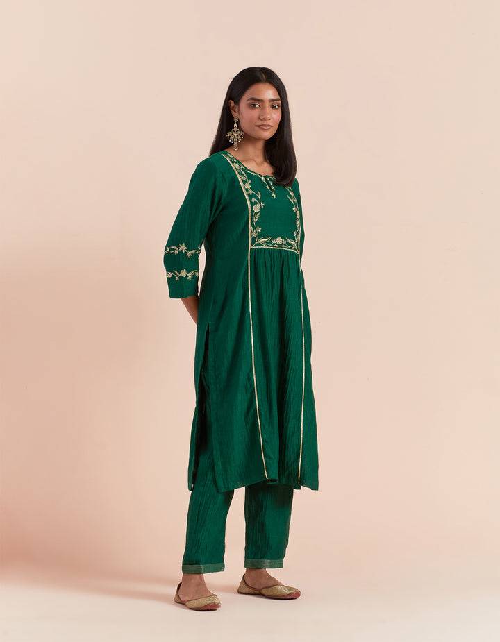 Green embroidered chanderi silk kurta with pants - Set of 2