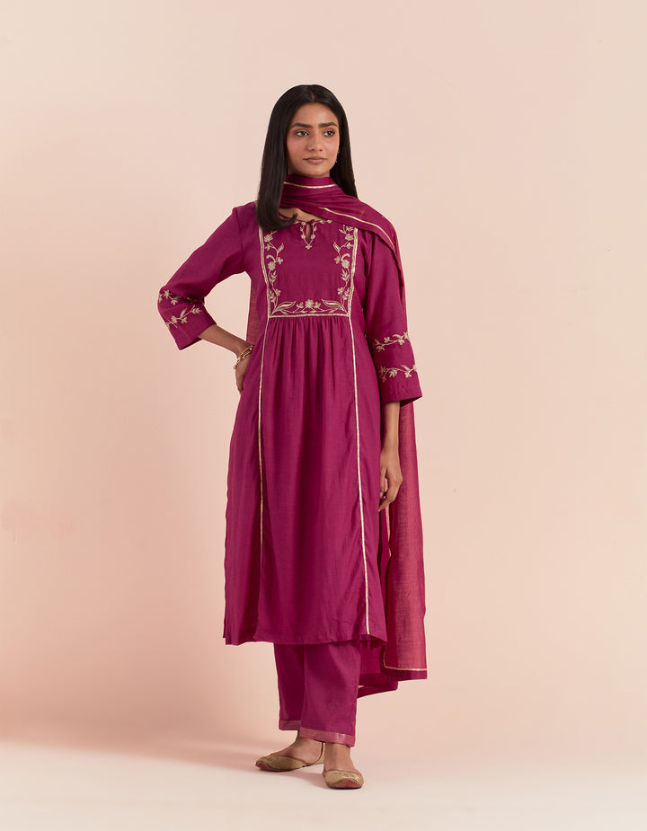 Pink embroidered chanderi silk kurta with pants and dupatta- Set of 3