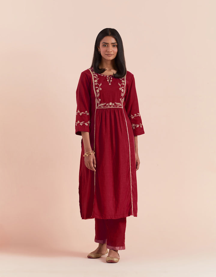 Red embroidered chanderi silk kurta with pants - Set of 2