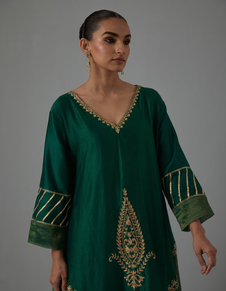Green embroidered chanderi kurta with pants  - Set of 2