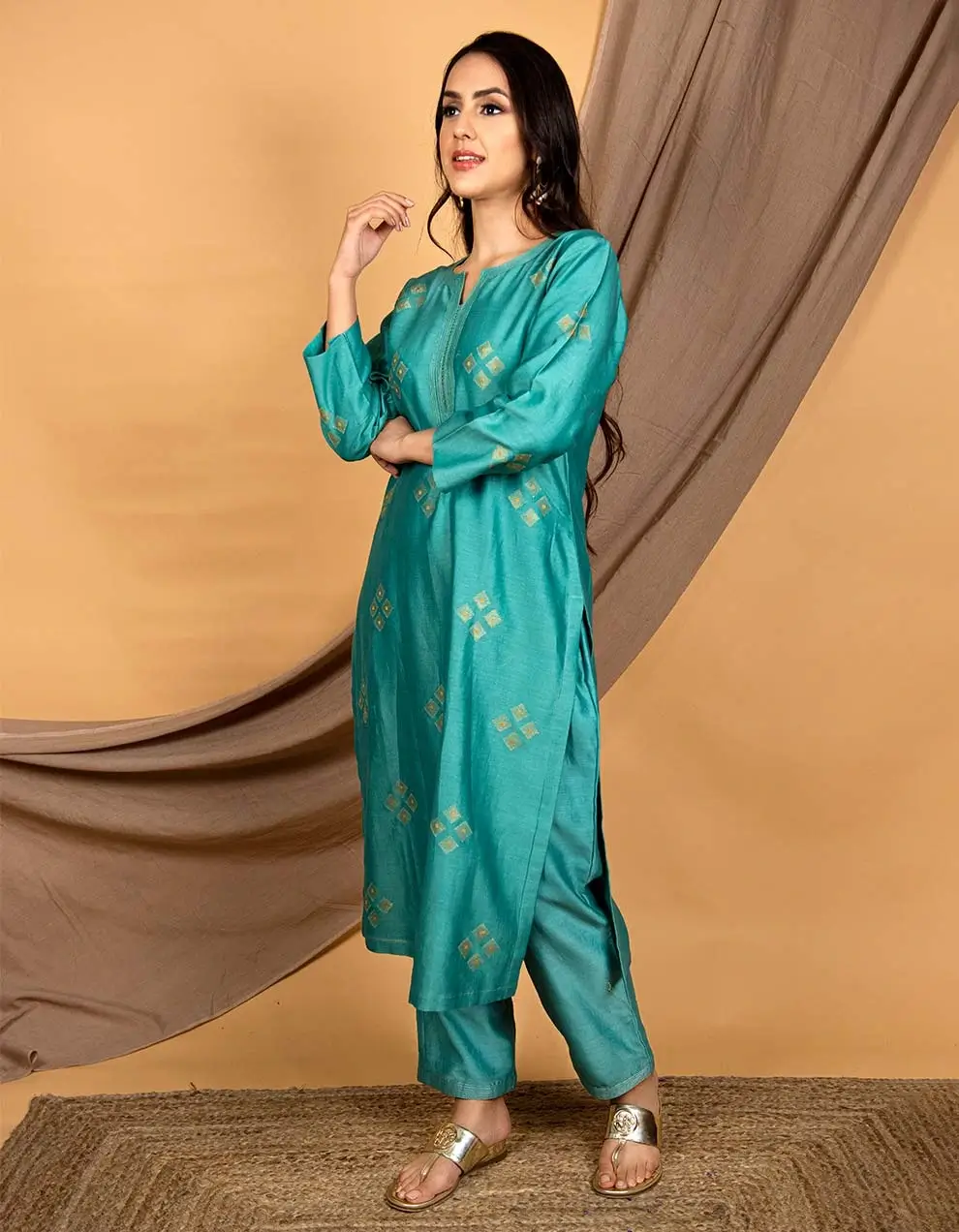 Buy-the-best-Teal-blue-embroidered-chanderi-silk-kurta-with-pants-Set-of-2-for-women-in-India-1