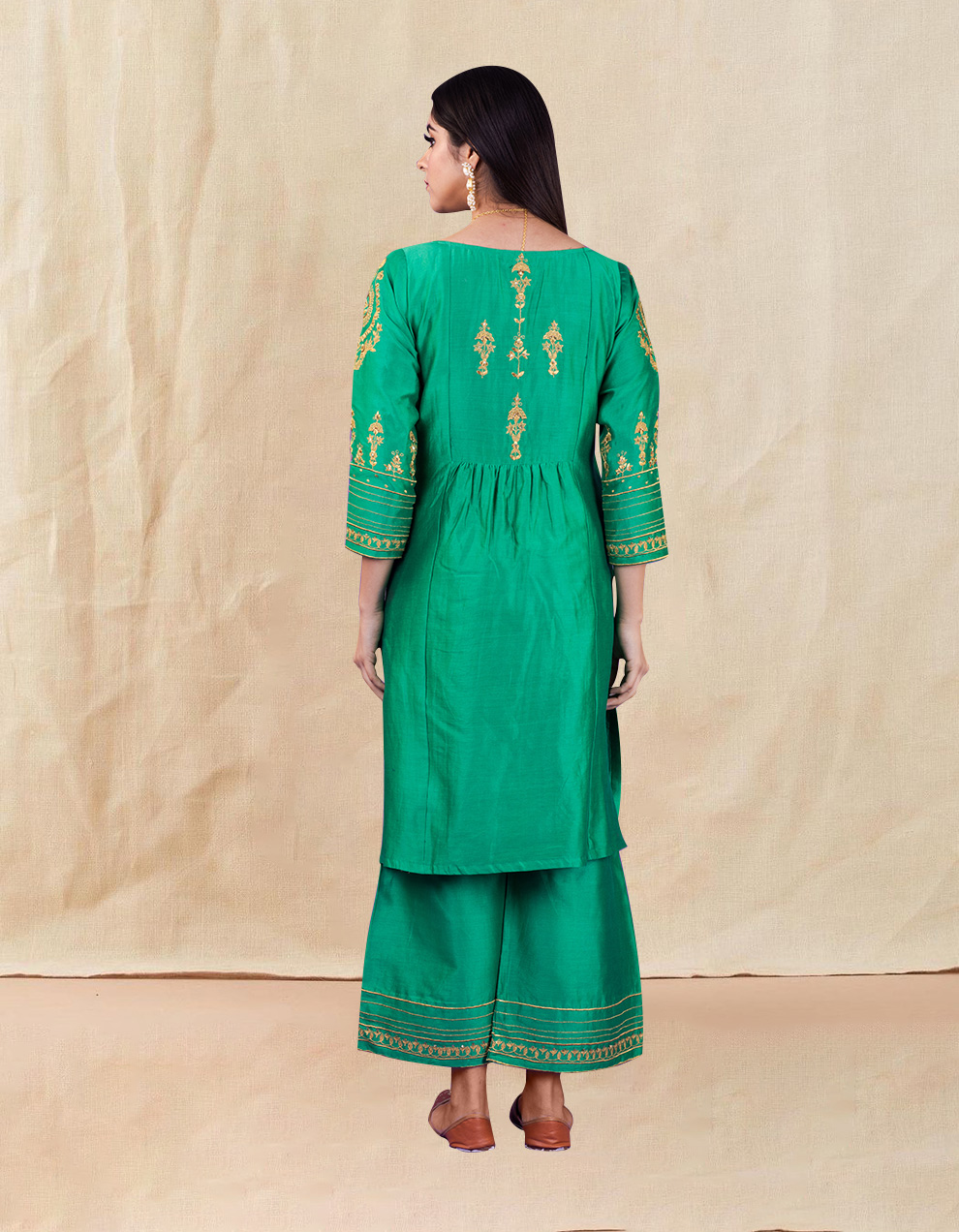 Shop-now-best-quality-brand-new-offers-on-Green-hand-embroidered-chanderi-silk-kurta-designers-in-India,-3