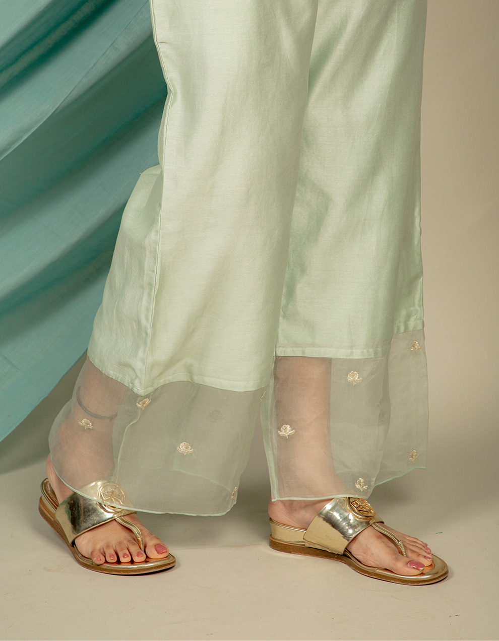 Get-offers-on-green-kurta-with-pants-designs-in-Delhi-NCR-2