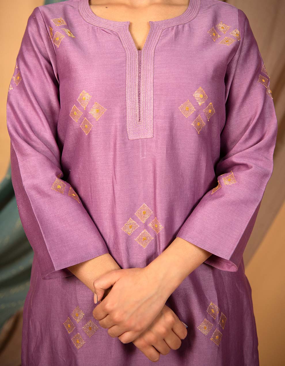 Buy-the-best-Purple-embroidered-chanderi-silk-kurta-with-pants-Set-of-2-for-women-in-India-1