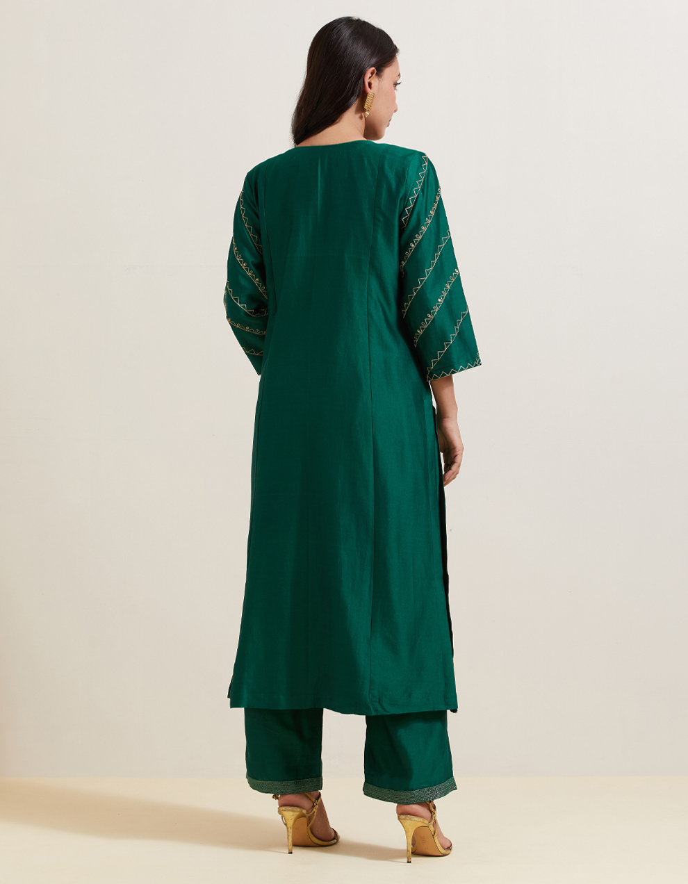 Green embroidered chanderi silk kurta with pants and shimmer organza dupatta- Set of 3-1