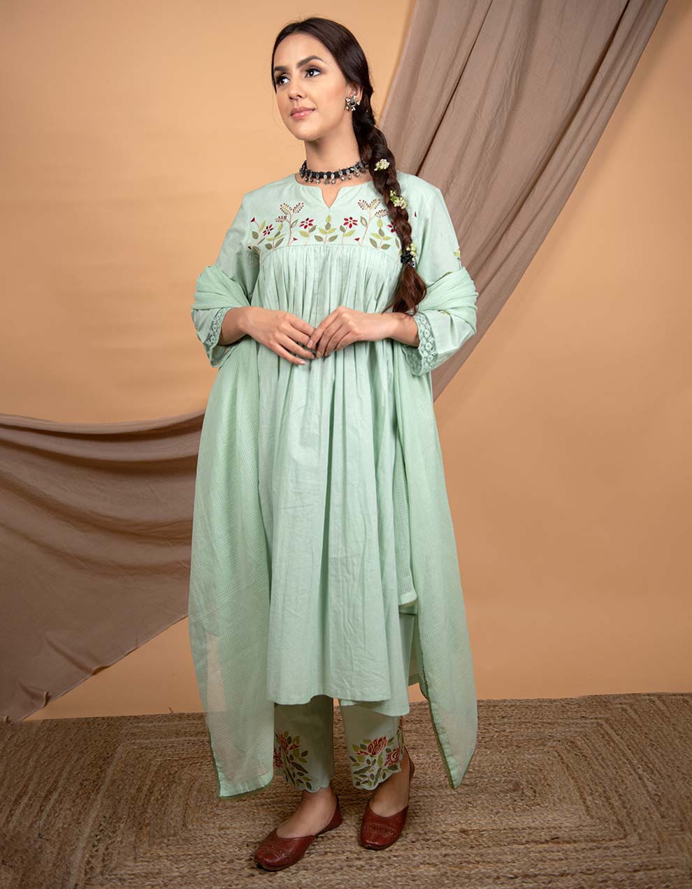 Buy-the-best-Green-hand-embroidery-kurta-for-women-in-India