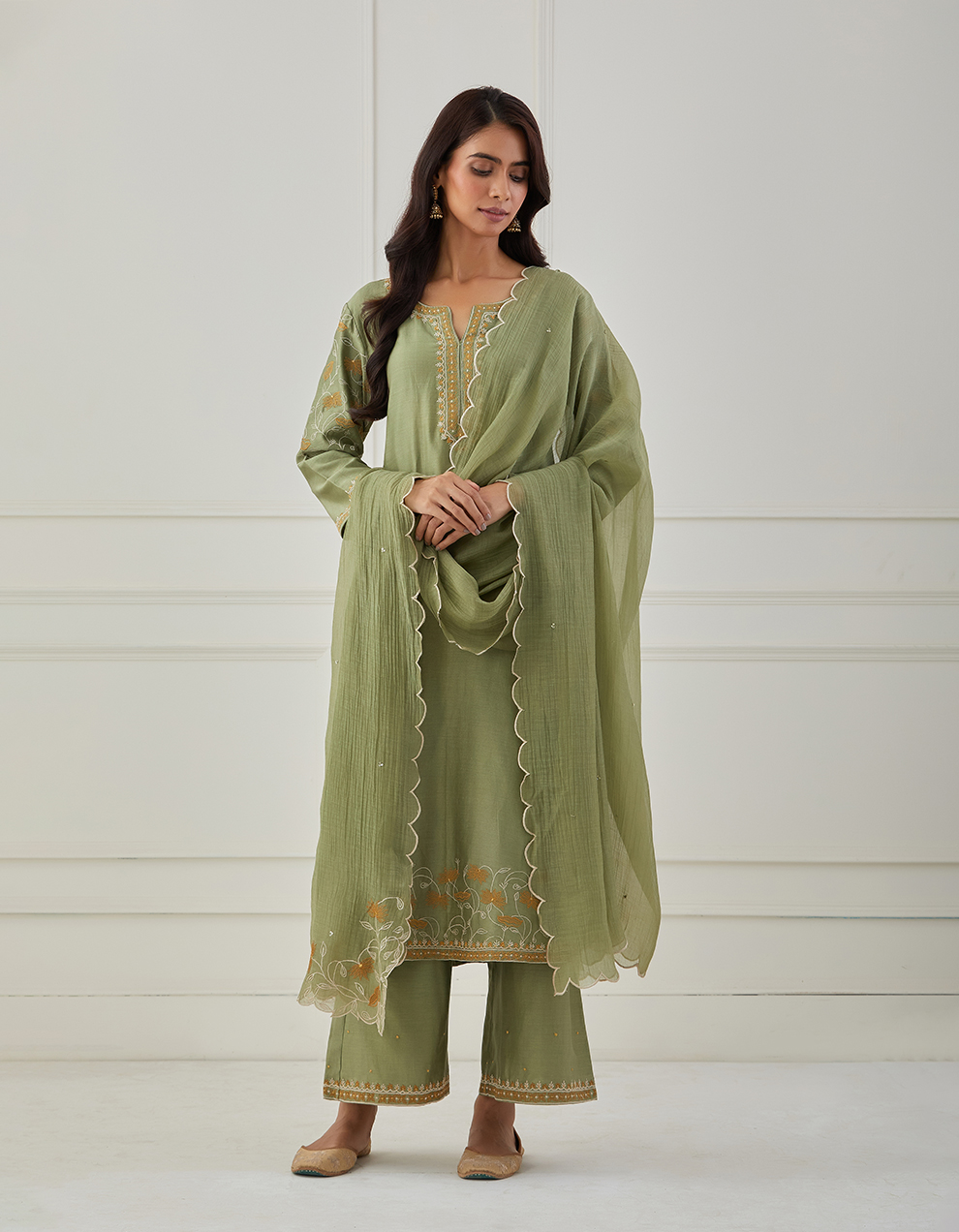 Green-embroidered-chanderi-silk-kurta-with-pants-and-dupatta-Set-of-3